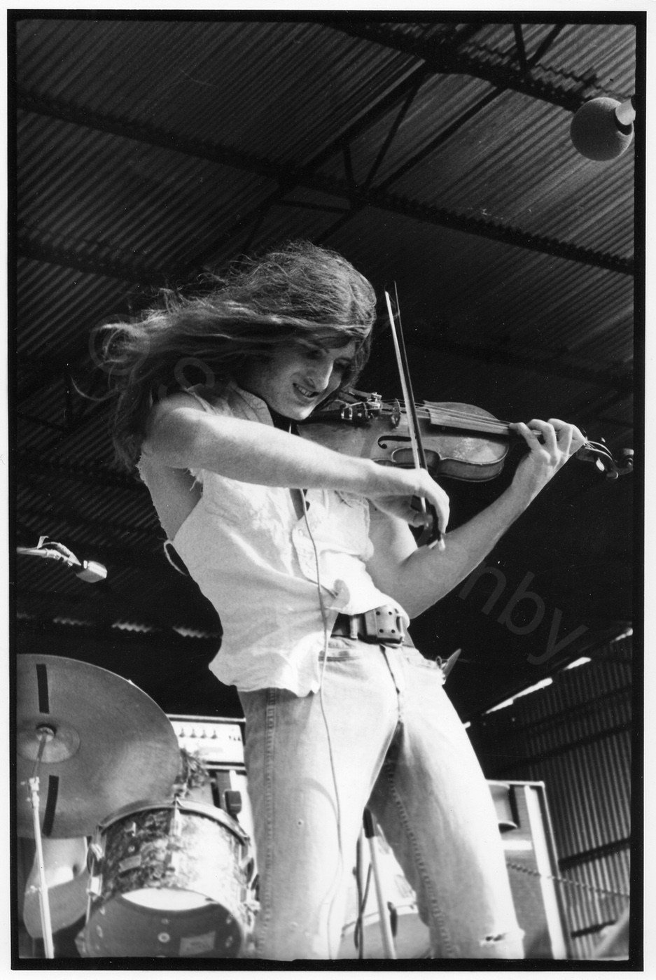 Some people seemed doomed to be for ever standing in a convenient  hair enhancing breeze.  Flock's Jerry Goodman won all the competitions. This was at Bath Folk Festival in, I think, 1970 . Donovan lost his son, briefly. Simon Danby 1970
